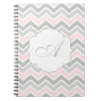 Rosa och grått sicksack-chevron-monogram