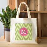 Rosa och Grönt Chevron Mönster med Monogram Tygkasse<br><div class="desc">En färgstark design med en yta för monogram. Om du behöver justera teckningen eller ändra teckensnittet kan du klicka på anpassningsområdet. Då kommer du till designen i verktyg där du kan göra många ändringar.</div>