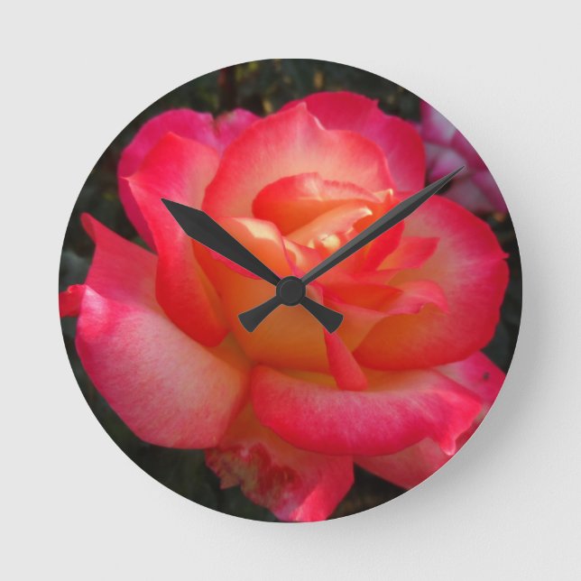 Rosa och Gul ros Rund Klocka (Framsida)