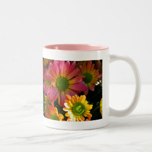 Rosa och gula höstblommor dryckesmugg Två-Tonad mugg