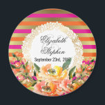 Rosa och Guld Metallisk Rand med Blommigt Bröllop Magnet<br><div class="desc">En finare-magnet för bröllop med en elegant mönster som består av rosa,  orange och faux guld metallic vågrät rand. Överst är ett ram med ett guld dekorativt gräns med ett vitt centrum. Rosa och orange vattenfärgblommor dekorerar grund.</div>