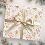 Rosa och Guld Winter Snöflingor Presentpapper<br><div class="desc">Denna elegant och denna glamorösa papper är mångsidig och kan användas för ge gåvor eller konstprojekt och hantverksprojekt. Det är idealiskt för alla tillfälle som jul, födelsedagar, bröllop, möhippor, babyduschar, årsdagar eller allmänna gåvor. Konstruktionen har vattenfärgsfärg rosa och guld faux glitter snöflingor och gnistor på vit bakgrund. Grafik efter www.etsy.com/uk/shop/SunflowerDayLove...</div>