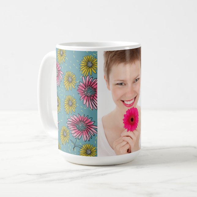 Rosa och Gult Anpassningsbar för visuell Daisy Fot Kaffemugg (Framsida vänster)