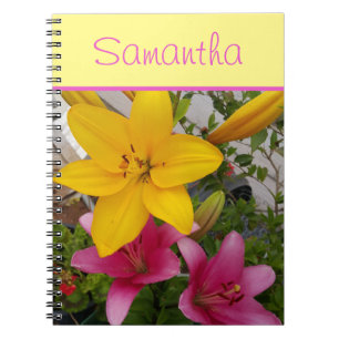 Rosa och Gult Lily Lillies Flower Girls Namn No. Anteckningsbok
