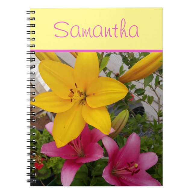 Rosa och Gult Lily Lillies Flower Girls Namn No. Anteckningsbok (Framsidan)