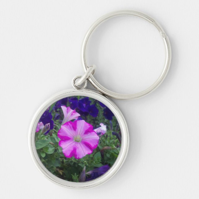 Rosa och Lila Petunias Rund Silverfärgad Nyckelring (Framsidan)