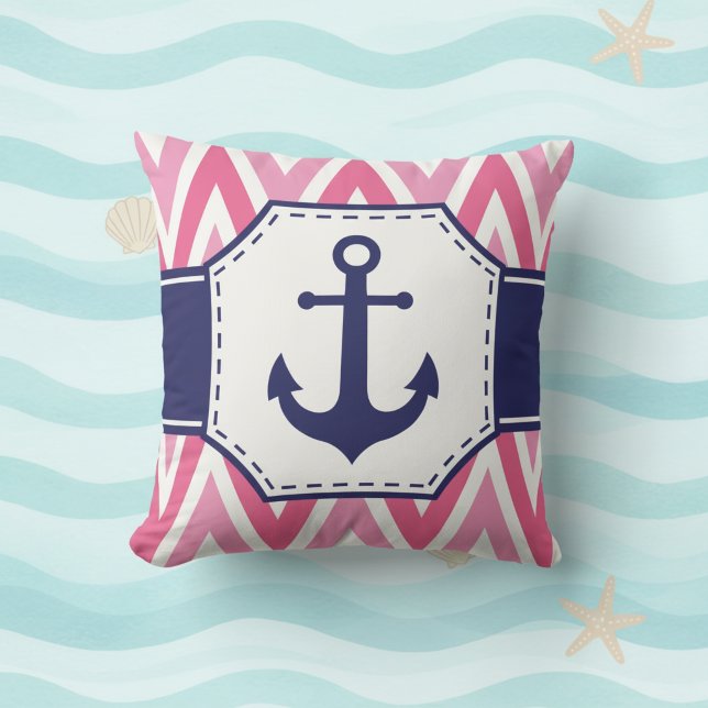 Rosa och marinblå ankar kastkudde kudde (Pink chevron and navy blue anchor decorative throw pillow.)