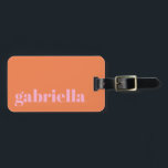 Rosa och Orange Fet Typografi Personlig Namn Bagagebricka<br><div class="desc">Resa i stil med den här personligen bagagetaggen som har en modern minimalistisk utformning. Den rosa eleganten serif namn står mot en mjuk bakgrund av orangen och skapar en chic och ett tidlöst utseende. Perfekt för resenärer som reser ofta, professioneller i företag, studenter och semesterfirare som lätt vill identifiera sina...</div>