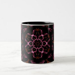 Rosa och Orange Mandala på svart bakgrund Två-Tonad Mugg