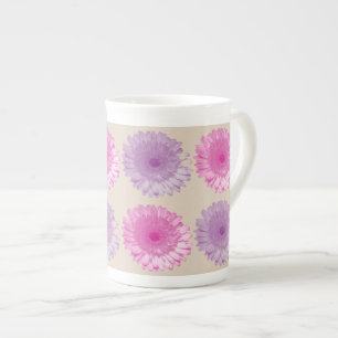 Rosa och purpurfärgad gerberblommönster benporslin mugg