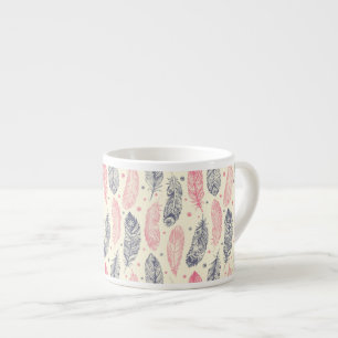 Rosa och purpurfärgat etniskt fjädermönster espressomugg