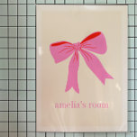 Rosa och Red Girly Coquette Bow Personlig Namn Poster<br><div class="desc">Lägg till ett litet charm till ditt space med den här Rosan och Poster av Red Girly Coquette Bow Personlig Namn. Med en lekfull bockdesign i mjuk rosa och pulserande röda nyanser ger den här poster en fin, feminin vib till vilket rum som helst. Perfekt för att lägga till en...</div>