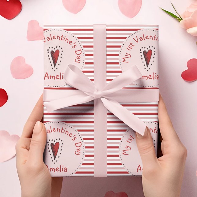 Rosa och Röda Rand Mina första Alla hjärtans Baby Presentpapper (Cute My 1st Valentine's Day Wrapping Paper for Baby Girl. Red, Pink & White Stripes and Red Heart. )