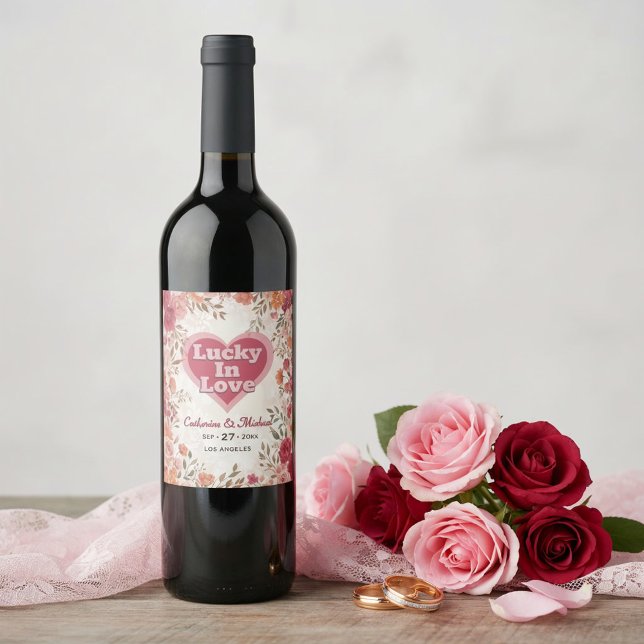 Rosa och röda romantiska ros vårblommig bröllop vinflaska etikett (Front view pink red watercolor floral vintage spring garden romantic wedding wine bottle label)
