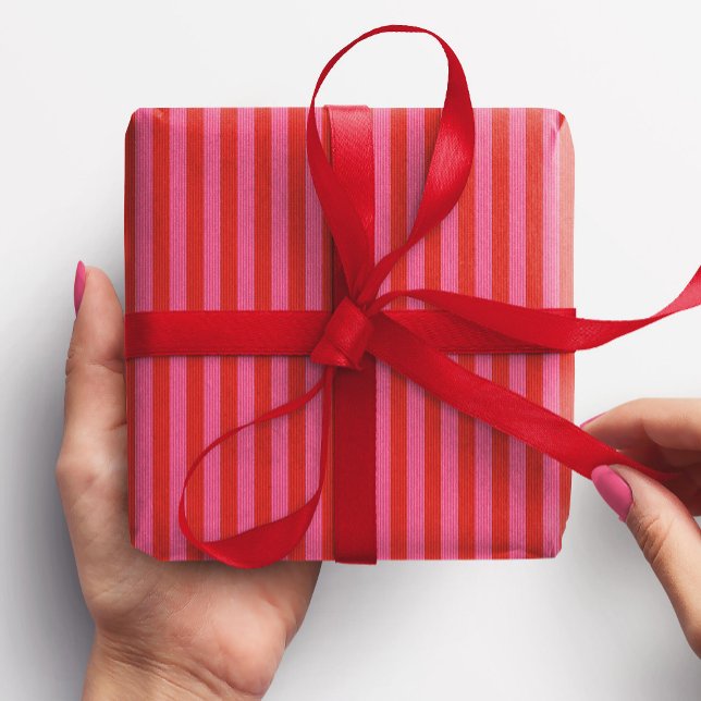 Rosa och rött rand är en mycket god jul-helgdag presentpapper (Skapare uppladdad)