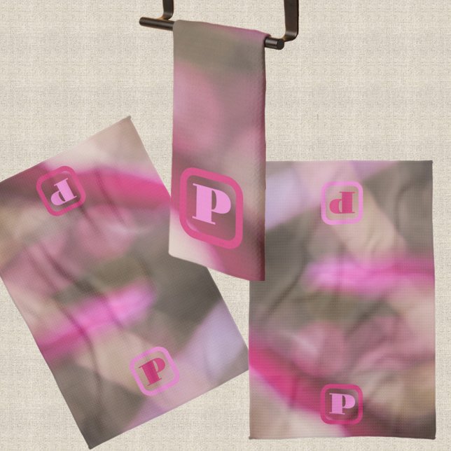 Rosa och Taupe Camo Abstrakt Chic Monogrammad Kökshandduk (Skapare uppladdad)