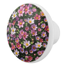 Rosa och vit blomsterträdgård