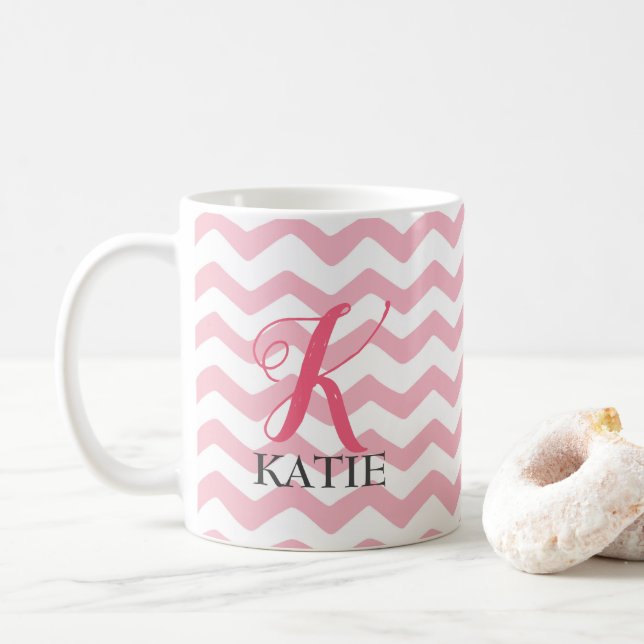 Rosa och vit Chevron Monogram Mugg (Med munk)