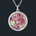 Rosa och Vit ros Silverpläterat Halsband<br><div class="desc">Fantastiskt texturerat foto av en rosa bröllop bouquet. Snyggt sätt att spara bröllopsdagens minnen. Överväg att utforma din väns eller familjemedlems jubileumsgåva med hjälp av bröllop bilder. på celeste@khoncepts.com</div>