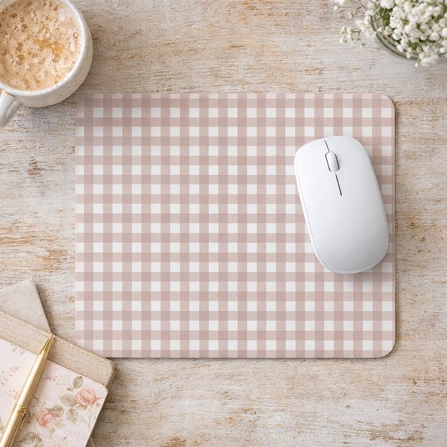Rosa och vit rutig mönster Pastellrandig Musmatta (A mouse pad with a dusty rose pink and white gingham pattern.)