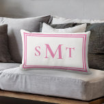 Rosa och vit tre Brev Monogram Lumbarkudde<br><div class="desc">Rosa och vit tre Brev Monogram Dekorativ kudde</div>