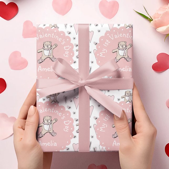 Rosa och vita Babys Nalle 1:a Valentines day Presentpapper (Cute Pink and White My 1st Valentine's Day Wrapping Paper for Baby Girl. Teddy Bears and Pink Hearts)
