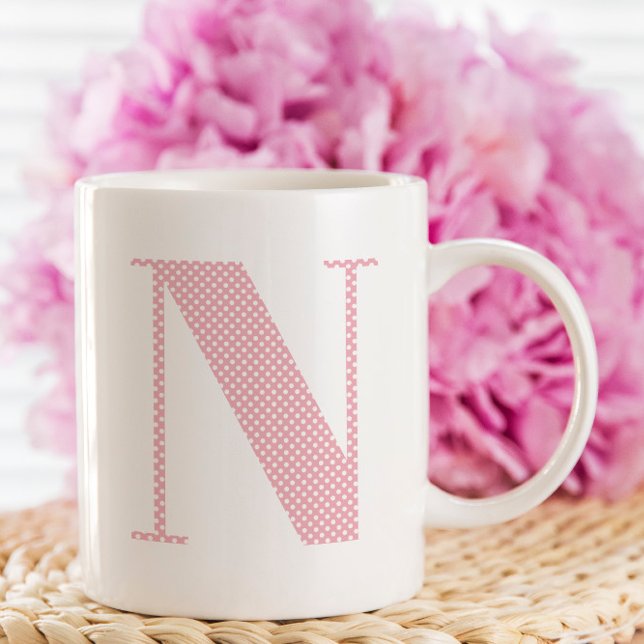 Rosa och vitpolka - punktmonogram kaffemugg (Create your own pink and white polka dot monogrammed mug.)
