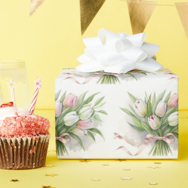 Rosa och White Tulip Bouquet Presentpapper (Födelsedagsfest)
