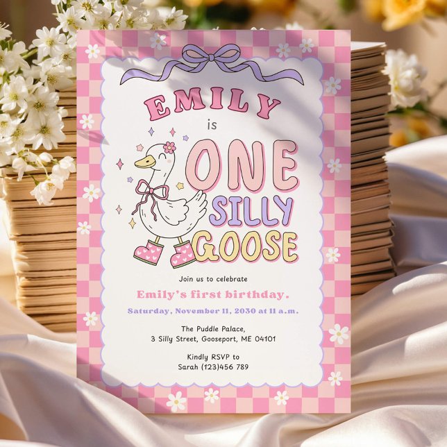 Rosa One Silly Goose-Retro Flicka Första Födelseda Inbjudningar (One Silly Goose-Pink Retro Checkered Girl First Birthday Invitations)
