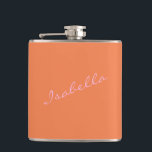 Rosa Orange Elegant Skrift Namn Bröllopsfest Fickplunta<br><div class="desc">Fira med stil med denna rosa och orange flaska med ett elegant skrivarfont. Perfekt för möhippor,  brud shower och brudtärnegåvor,  denna stilrena design gör en minnesvärd souvenir. Ett bra val för bröllopsfestligheter,  tjejresor eller en rolig kväll ute. Denna trendiga flaska är både praktisk och fashionabel för alla tillfällen.</div>