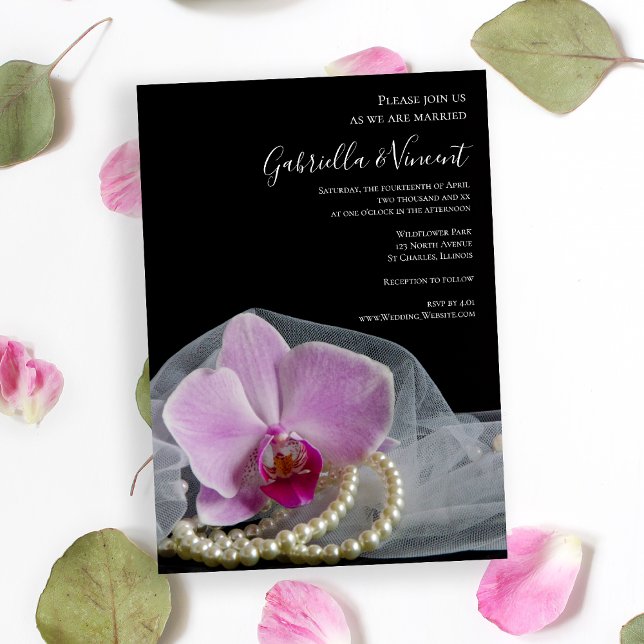 Rosa Orchid och Pearls på Black Bröllop Inbjudningar (Invite guests to your marriage ceremony with the elegant Pink Orchid and Pearls Wedding Invitation.)