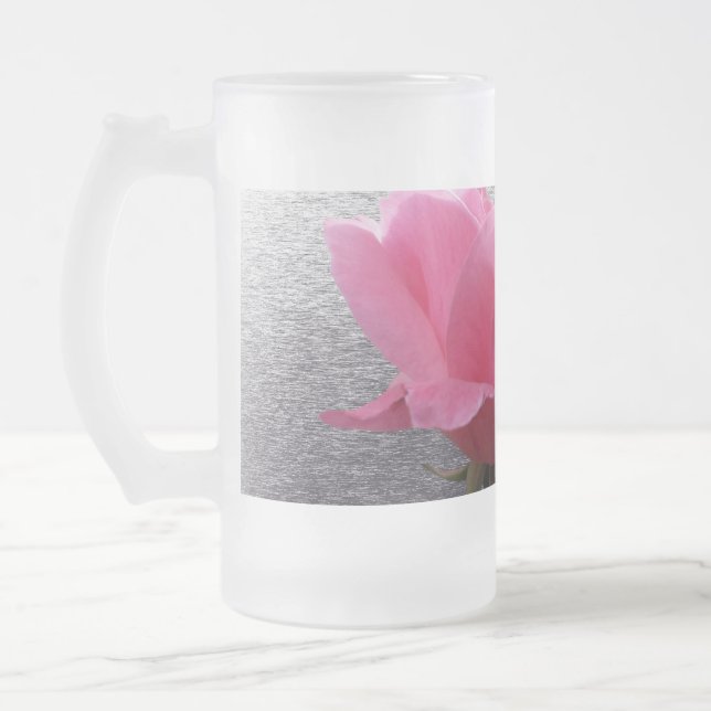 rosa över grå frostat ölglas (Vänster)