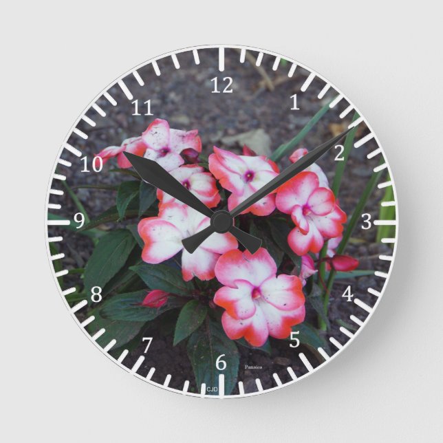 Rosa Pansies Clock Rund Klocka (Framsida)