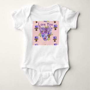 Rosa Pansy Kärlek Du Spädbarn One-Biet Bodykostym T Shirt