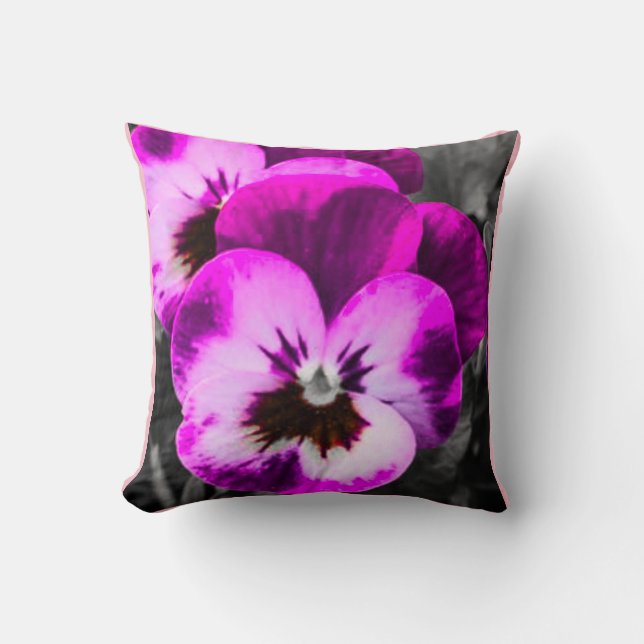 Rosa Pansy Pillow Kudde (Framsida)
