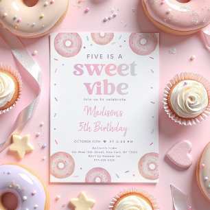 Rosa Pastel Donut Fem är en sötad Vibe Birthday Inbjudningar