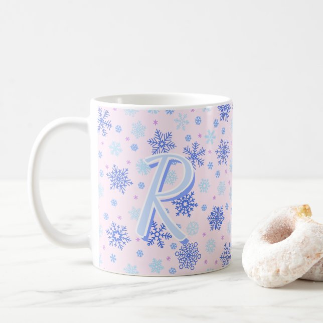 Rosa Pastel Rosa Snöflingor Elegant Chic Monogram Kaffemugg (Med munk)