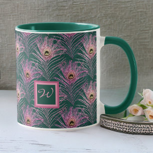 Rosa Peacock Feathers och Monogram on Deep Grönt Mugg