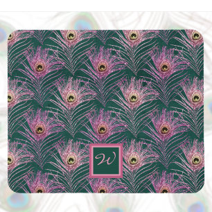 Rosa Peacock Feathers och Monogram on Deep Grönt Musmatta