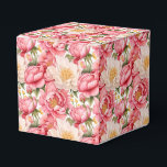 Rosa Peonies Party Treat Box Presentaskar<br><div class="desc">Parti-rutan visas med en fin blommigt av rosa peonies. Anpassa det här objektet eller köp som det är. Tips! Lägg till dina underbara behandlingar och lägg till lite festligt band. Licensierad bild</div>