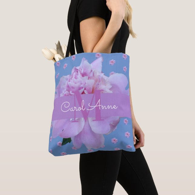 Rosa Peony Blommigt Lila Monogram Himlar Blue Tygkasse (Närbild)