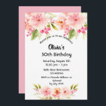Rosa persikofärgade vattenfärgade blommigtar 30års inbjudningar<br><div class="desc">Ett kort för elegant till 30års födelsedag party. Med contemporaryns rosa,  persiko- och korallfärgade färgad vattenfärgade dahlia-blommor som dekoration. En giftig bakgrund för pastellernas rosa på baksidan. Namn är skrivet med stil-skript i svart skrift.</div>