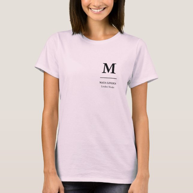 Rosa personalens t-shirt – anpassad logodesign (Framsida)