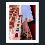 Rosa perspektiv: Art Deco Poster<br><div class="desc">Uppåtriktat perspektiv. Art deco - pastel färg i Södra Florida. Fotografi av Minerva Bloom.</div>