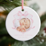 Rosa Photo Flicka annons Julgransprydnad Keramik<br><div class="desc">Detta prydnadsföremål för födelsemeddelande har en mjuk och elegant utformning. Det visningar ett foto av ett nyfött baby som är inramat av ett känsligt vattenfärgsband med rosa i form av en båge. Med ett system för rosa och vitt färg gör det ett val av perfekt för att meddela er flicka...</div>