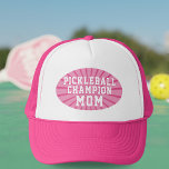 Rosa Pickleball Champion Mamma Truckerkeps<br><div class="desc">Mamma Rosa Pickleball Champion Truckerkeps - hon kanske låter dig vinna - men jag tvivlar på det.</div>