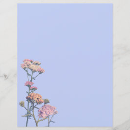 Rosa pilar på lila bakgrund