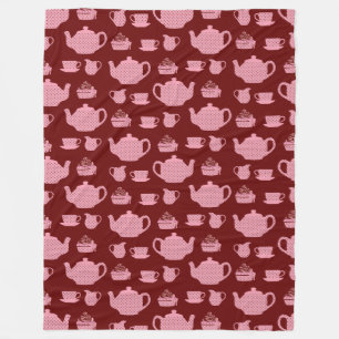 Rosa Polka Dot Tea Set on Burgundy Mönster Fleecefilt