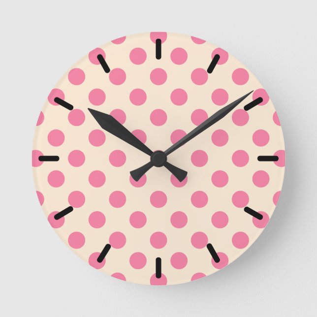 Rosa polka dots på grädde rund klocka (Framsida)
