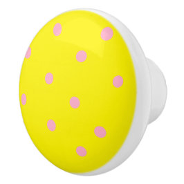 Rosa polka dots på gult knopp